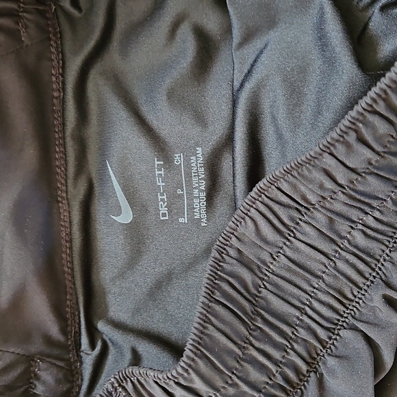 Nike Women's Black Dri-Fit Athletic Shorts Size Small - Picture 2 of 6